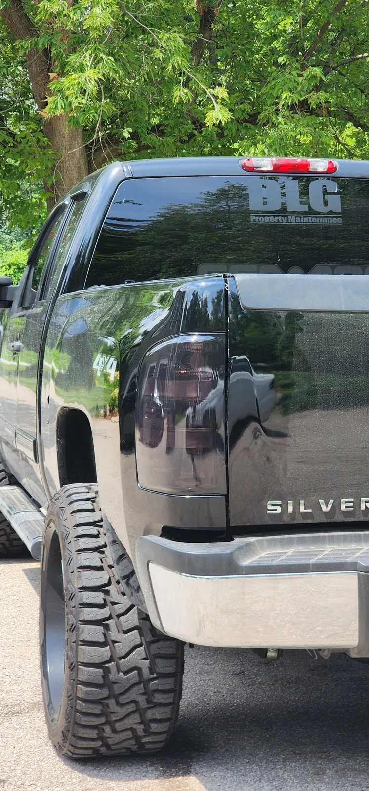 Smoked taillight tint on a Silverado side profile